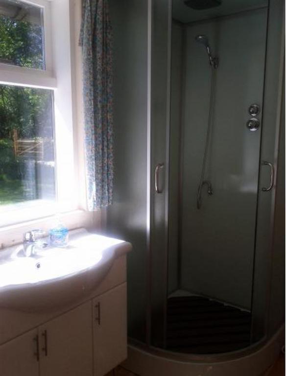 Tirbi Holiday House Kassari Oda fotoğraf